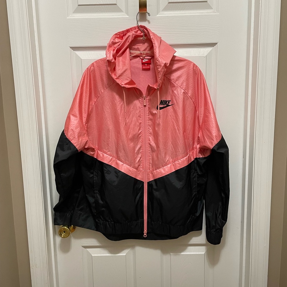 Nike Sportswear Windrunner women’s hooded windbreaker jacket size XL